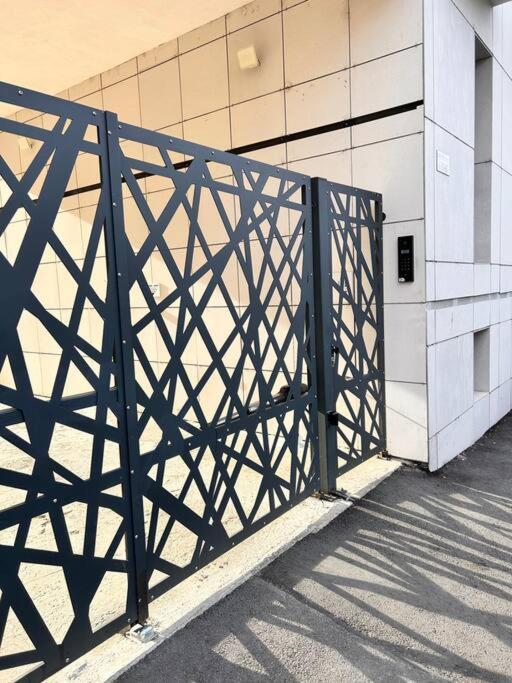 Industrial Style Apartment Bucharest Exterior photo